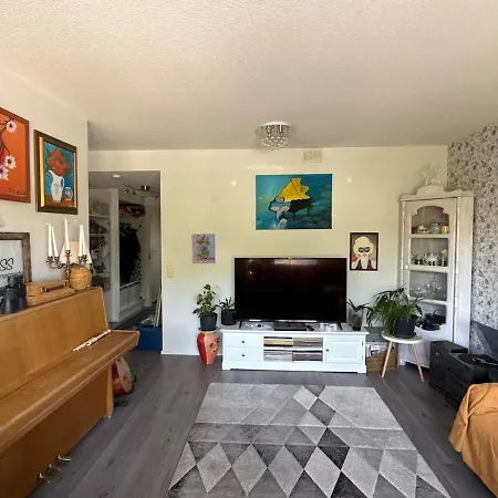 Modern&sunlit With Private Patio Διαμέρισμα *